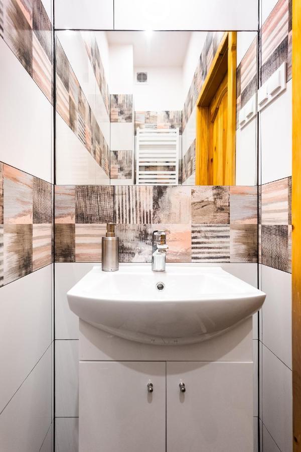 Classy Old Town Apartment - By Upstairs Krakow Bagian luar foto