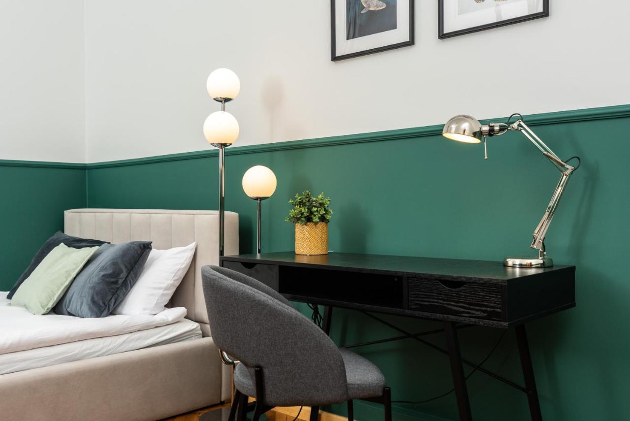 Classy Old Town Apartment - By Upstairs Krakow Bagian luar foto