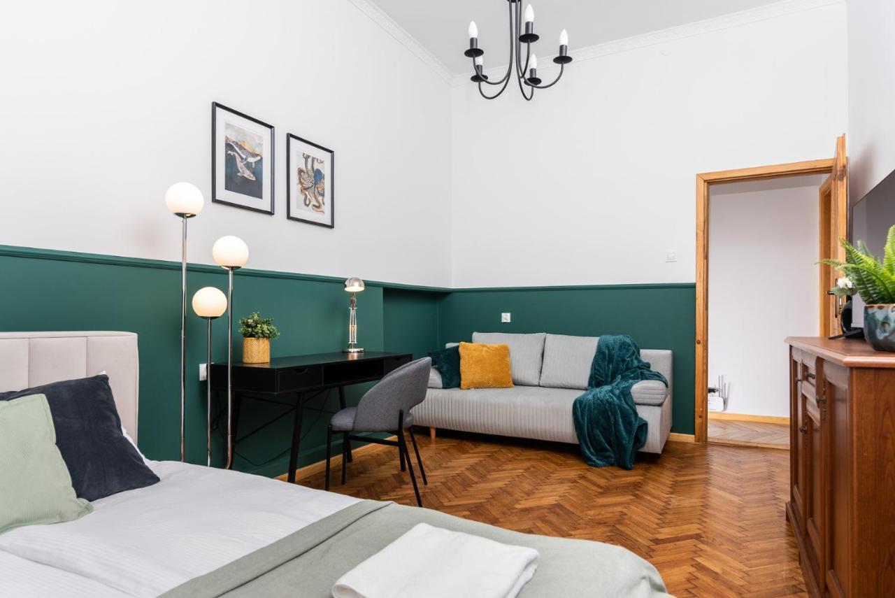 Classy Old Town Apartment - By Upstairs Krakow Bagian luar foto